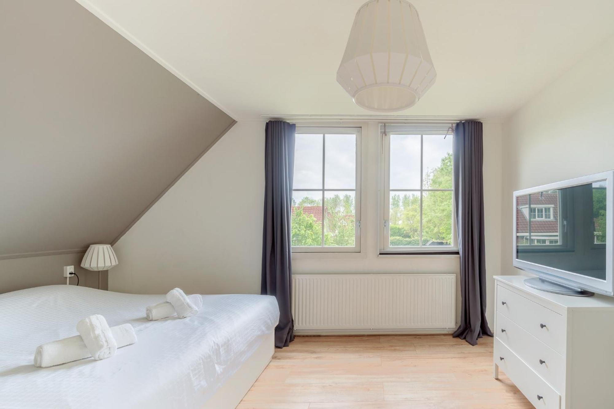Comfort Villa For 8 People Zeewolde Esterno foto